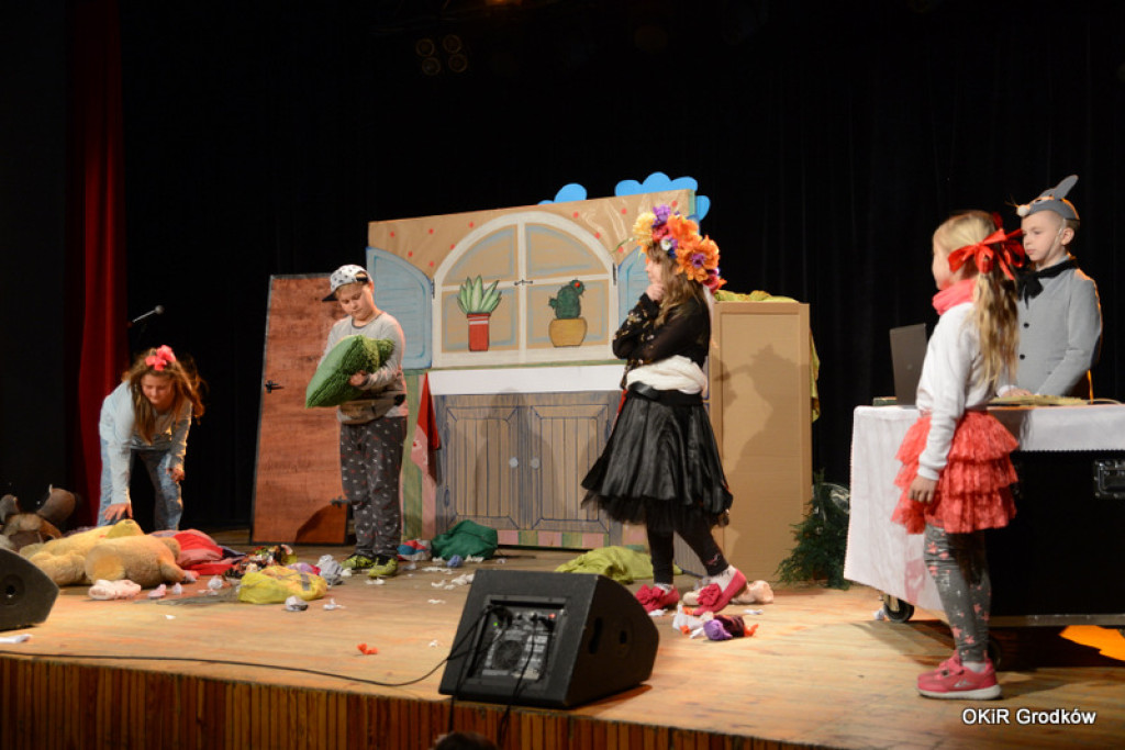 Powiatowy Festiwal Twórczości Artystycznej szkół w Grodkowie [fotorelacja]