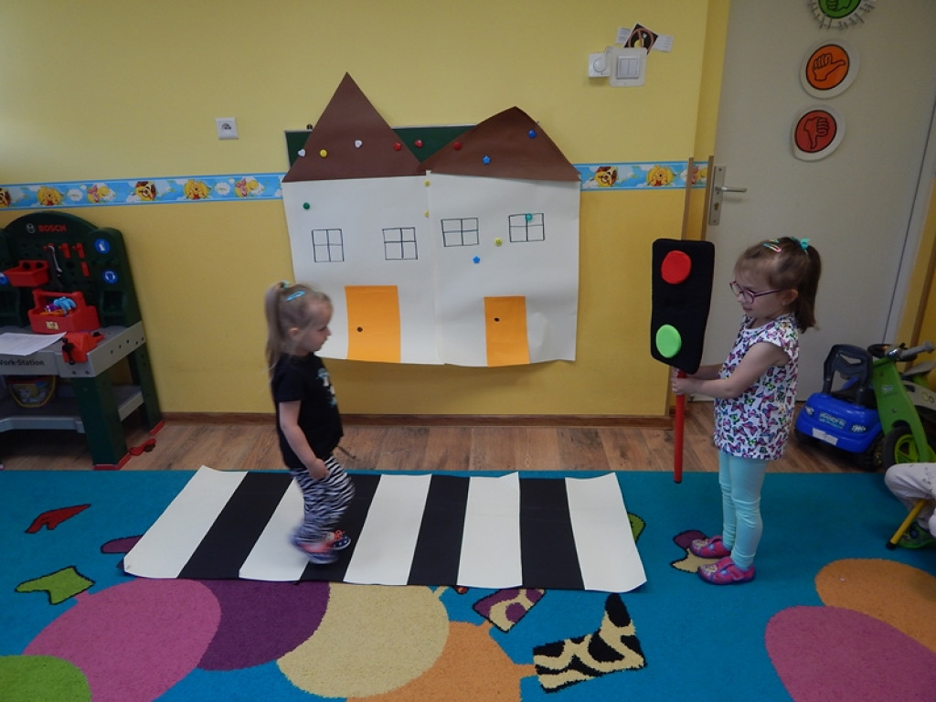 W PRZEDSZKOLU PUBLICZNYM NR 3 W BRZEGU OBCHODZONO OGÓLNOPOLSKIE DNI BEZPIECZNYCH PRZEDSZKOLI