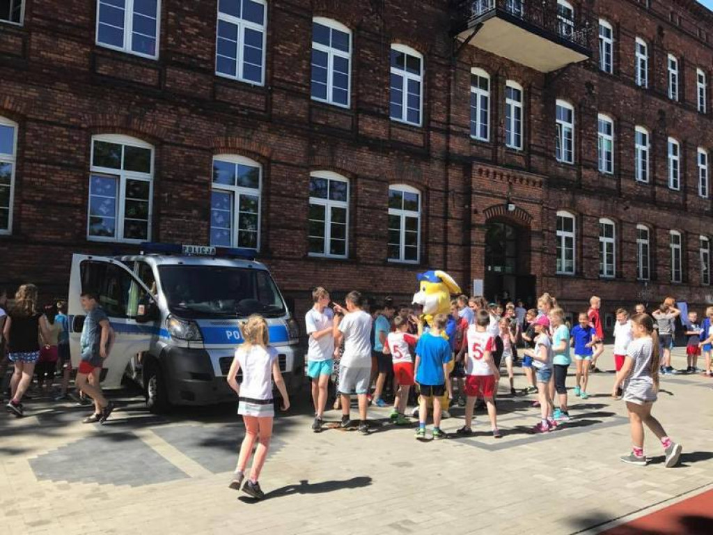 Policjanci pamiętali o Dniu Dziecka