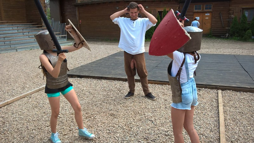 Klasy czwarte z ÓSEMKI w średniowiecznym Grodzie Rycerskim