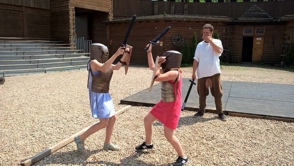 Klasy czwarte z ÓSEMKI w średniowiecznym Grodzie Rycerskim