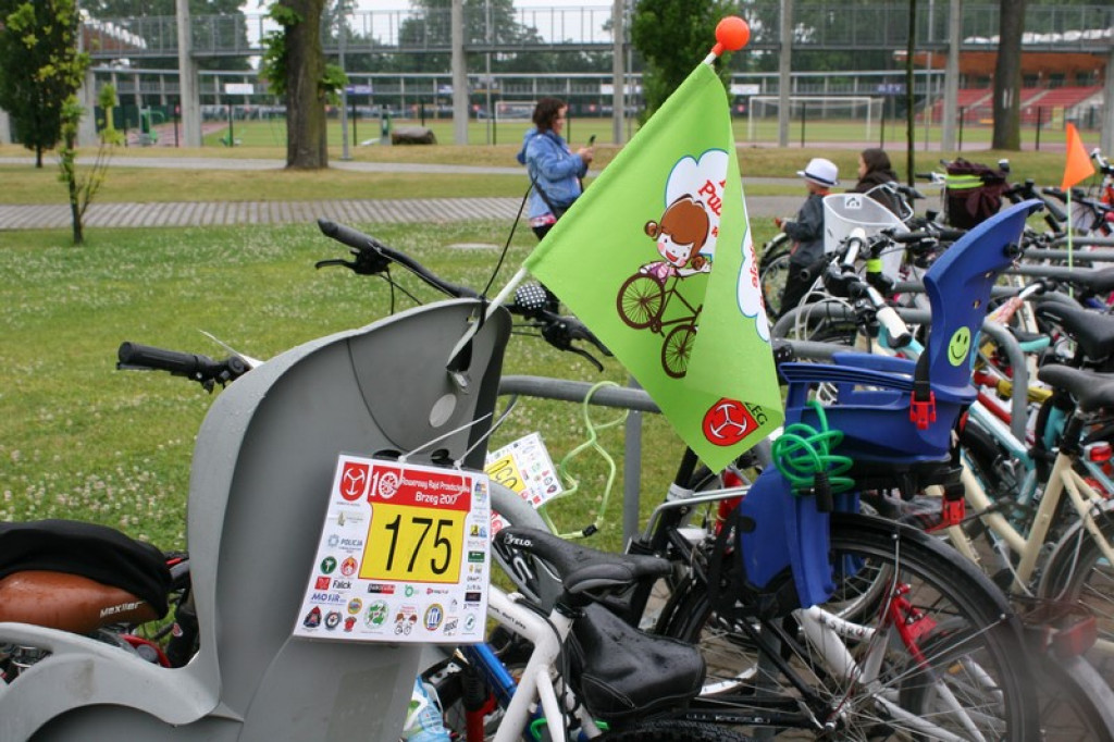 X Rajd Przedszkolaka w Brzegu. Deszcz nie odstraszył nawet najmłodszych rowerzystów