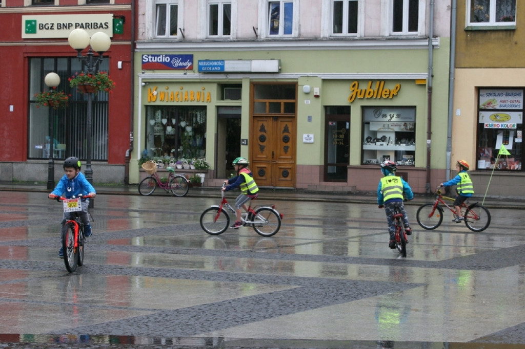 X Rajd Przedszkolaka w Brzegu. Deszcz nie odstraszył nawet najmłodszych rowerzystów