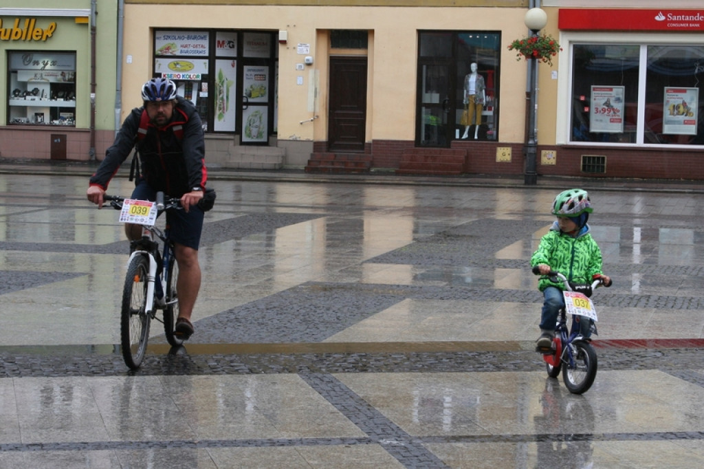 X Rajd Przedszkolaka w Brzegu. Deszcz nie odstraszył nawet najmłodszych rowerzystów