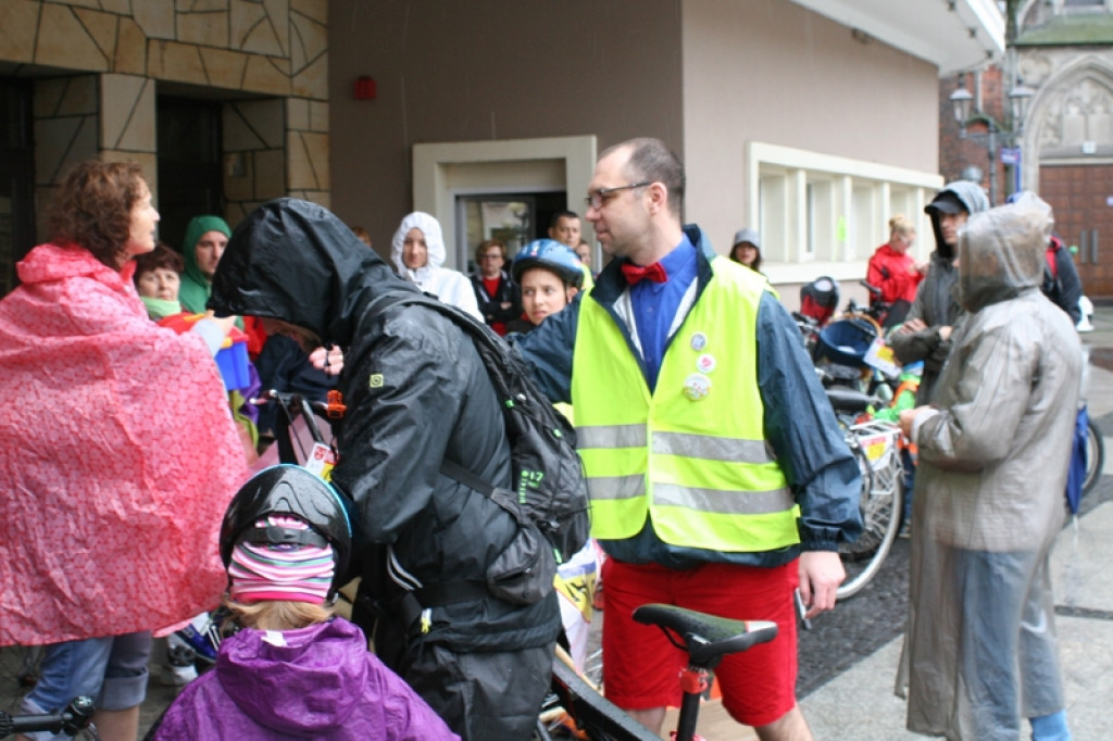 X Rajd Przedszkolaka w Brzegu. Deszcz nie odstraszył nawet najmłodszych rowerzystów