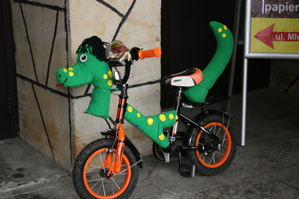 X Rajd Przedszkolaka w Brzegu. Deszcz nie odstraszył nawet najmłodszych rowerzystów