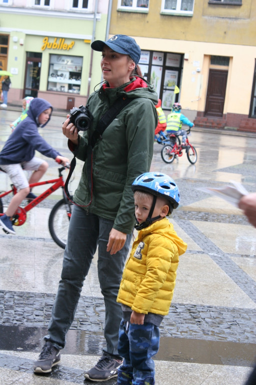 X Rajd Przedszkolaka w Brzegu. Deszcz nie odstraszył nawet najmłodszych rowerzystów