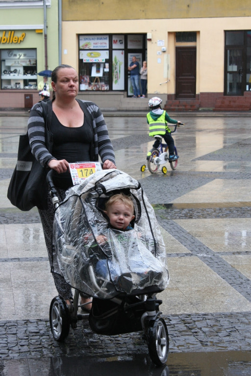 X Rajd Przedszkolaka w Brzegu. Deszcz nie odstraszył nawet najmłodszych rowerzystów