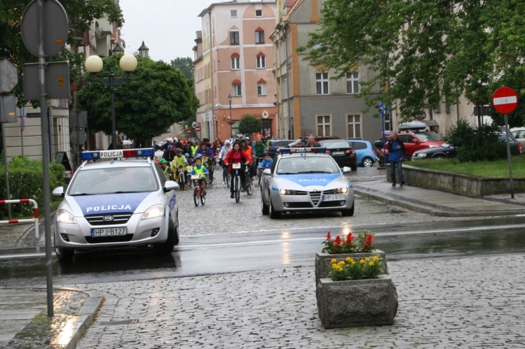 X Rajd Przedszkolaka w Brzegu. Deszcz nie odstraszył nawet najmłodszych rowerzystów