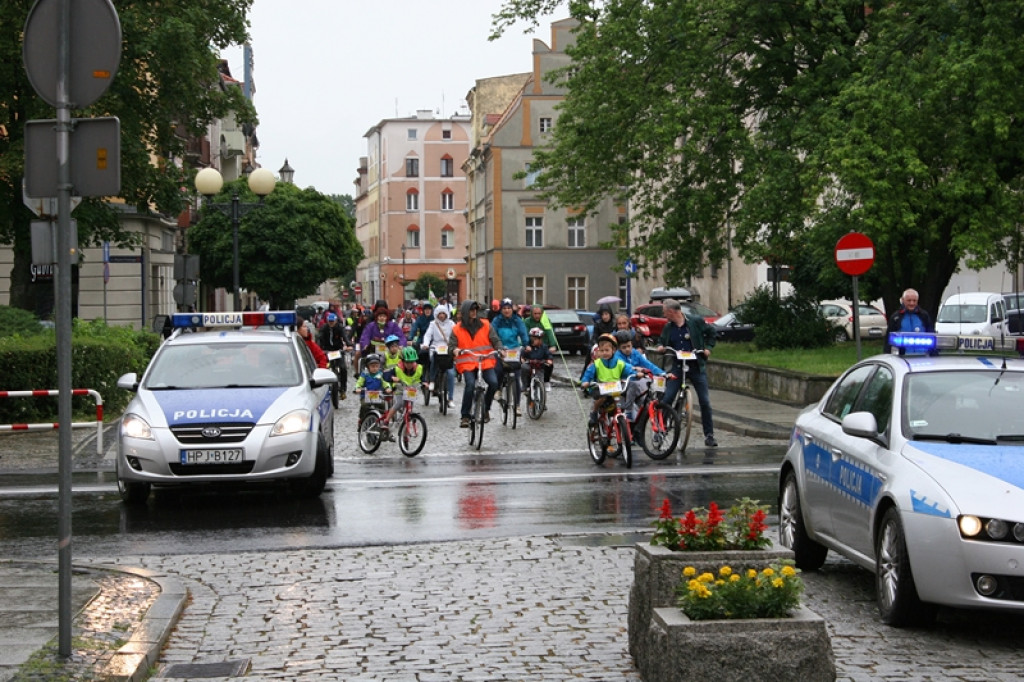 X Rajd Przedszkolaka w Brzegu. Deszcz nie odstraszył nawet najmłodszych rowerzystów
