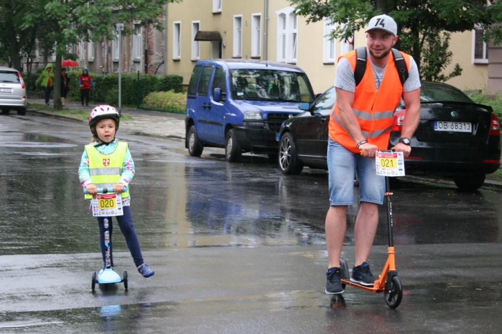 X Rajd Przedszkolaka w Brzegu. Deszcz nie odstraszył nawet najmłodszych rowerzystów