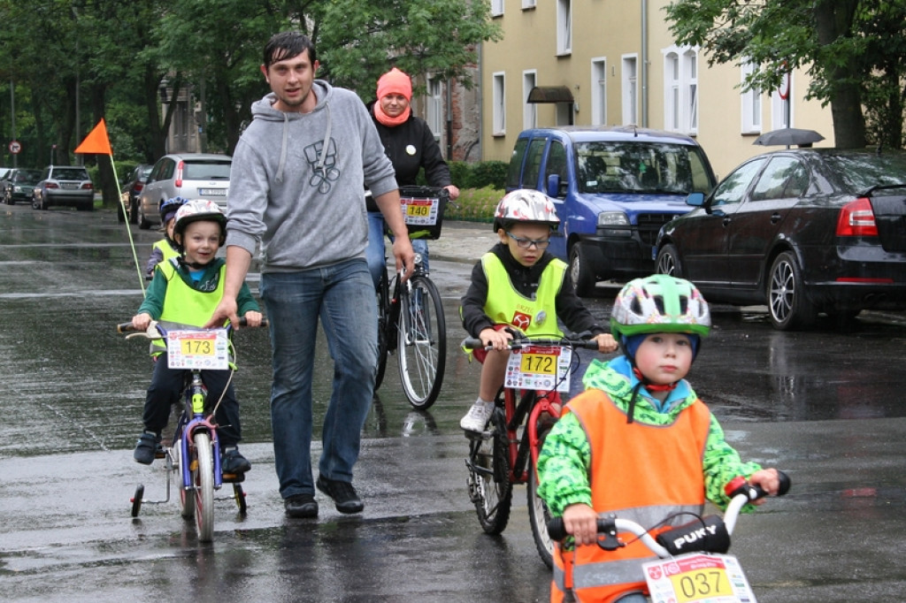X Rajd Przedszkolaka w Brzegu. Deszcz nie odstraszył nawet najmłodszych rowerzystów