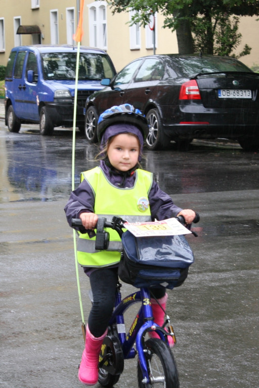 X Rajd Przedszkolaka w Brzegu. Deszcz nie odstraszył nawet najmłodszych rowerzystów