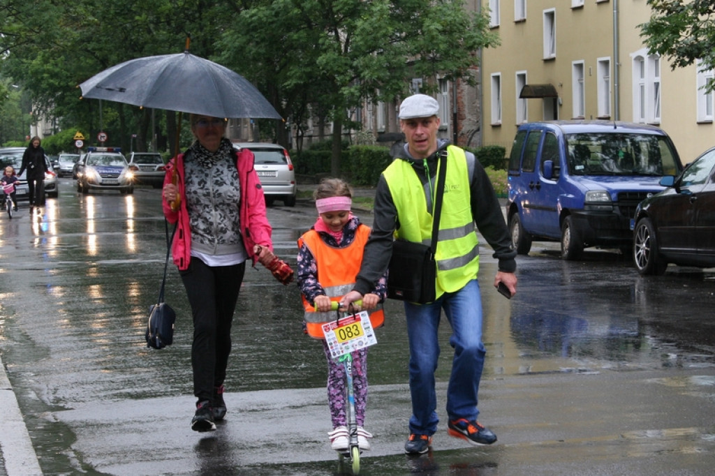 X Rajd Przedszkolaka w Brzegu. Deszcz nie odstraszył nawet najmłodszych rowerzystów