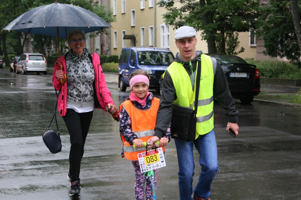 X Rajd Przedszkolaka w Brzegu. Deszcz nie odstraszył nawet najmłodszych rowerzystów