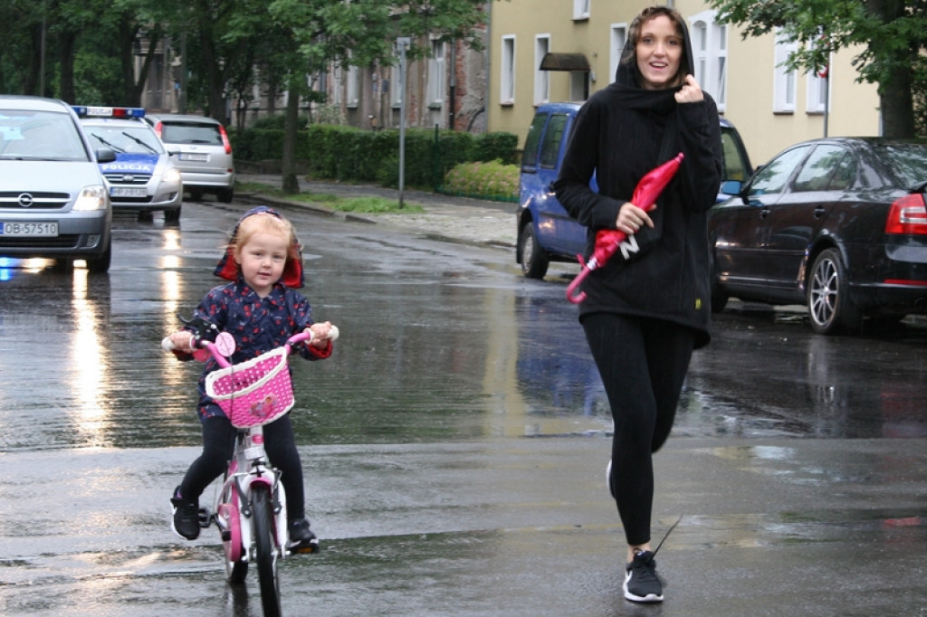 X Rajd Przedszkolaka w Brzegu. Deszcz nie odstraszył nawet najmłodszych rowerzystów