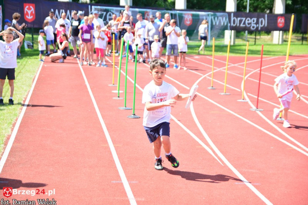 IV Piknik Lekkoatletyczny w Brzegu. Słoneczna niedziela i zabawa dla rodzin [fotorelacja]