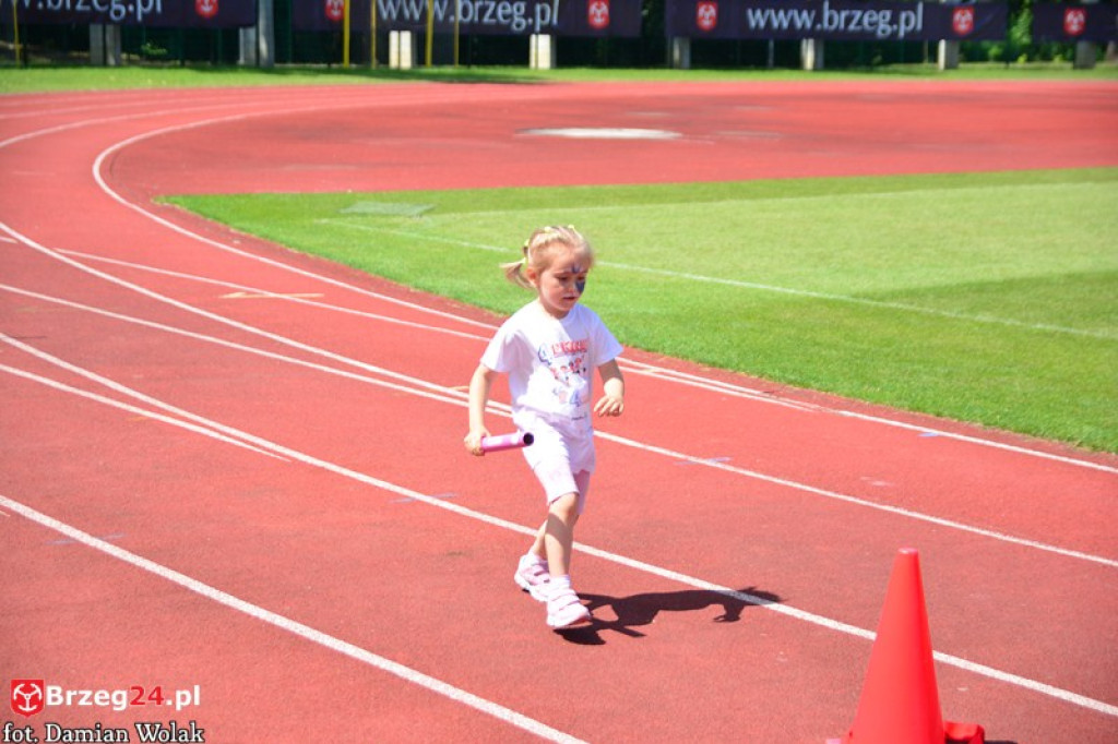 IV Piknik Lekkoatletyczny w Brzegu. Słoneczna niedziela i zabawa dla rodzin [fotorelacja]