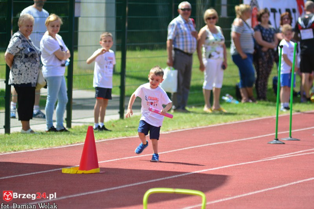 IV Piknik Lekkoatletyczny w Brzegu. Słoneczna niedziela i zabawa dla rodzin [fotorelacja]