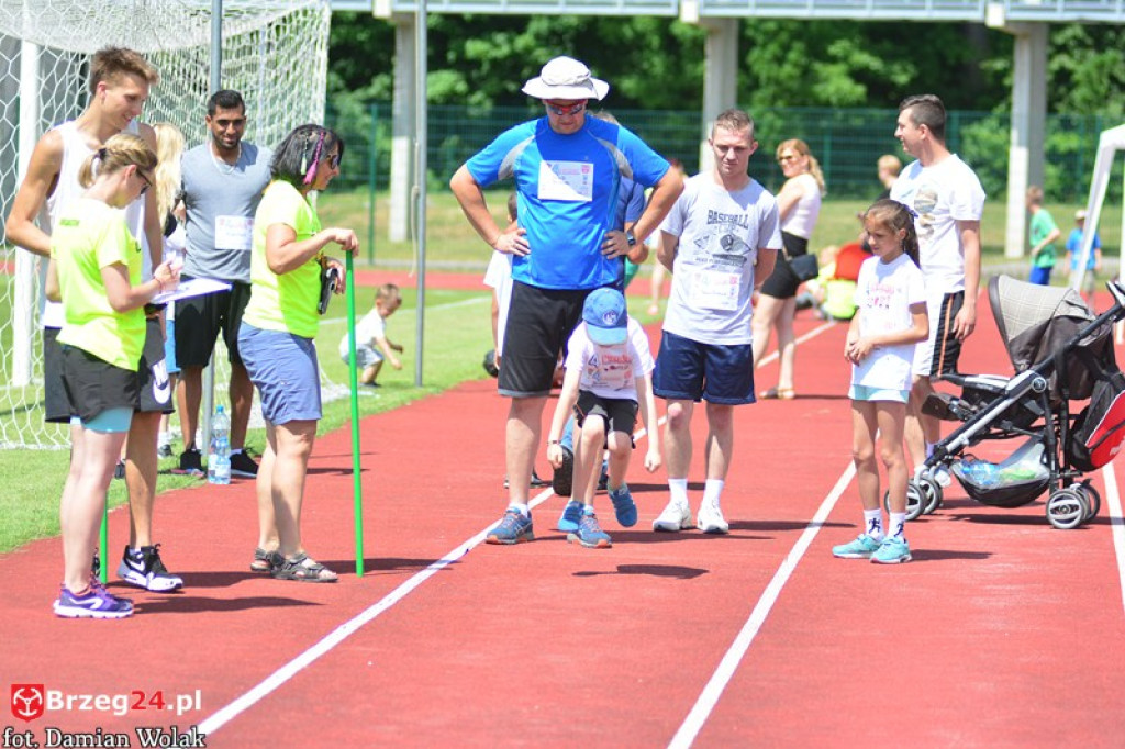 IV Piknik Lekkoatletyczny w Brzegu. Słoneczna niedziela i zabawa dla rodzin [fotorelacja]