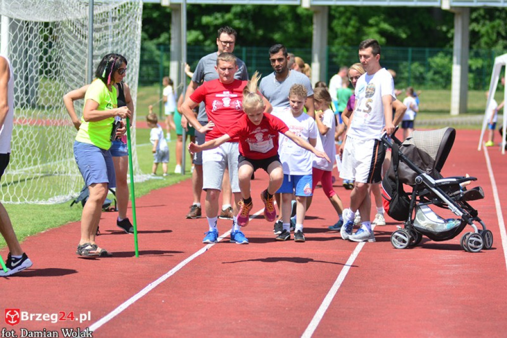 IV Piknik Lekkoatletyczny w Brzegu. Słoneczna niedziela i zabawa dla rodzin [fotorelacja]