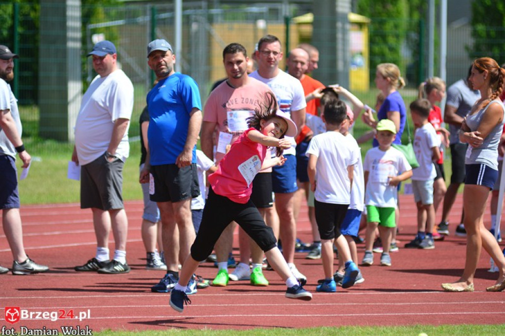 IV Piknik Lekkoatletyczny w Brzegu. Słoneczna niedziela i zabawa dla rodzin [fotorelacja]