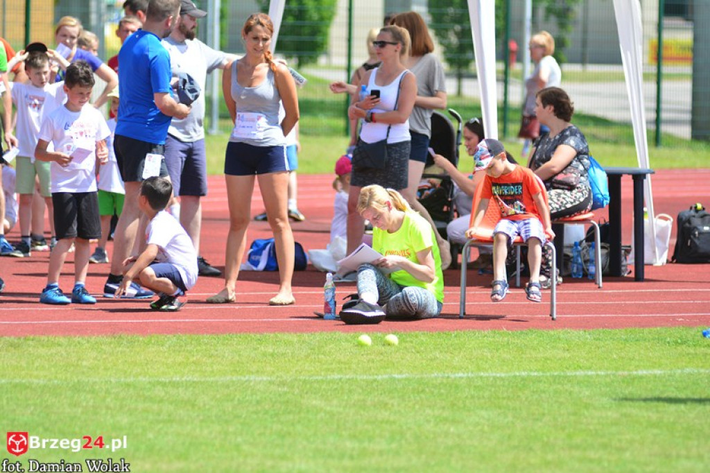IV Piknik Lekkoatletyczny w Brzegu. Słoneczna niedziela i zabawa dla rodzin [fotorelacja]