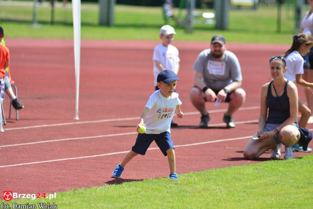 IV Piknik Lekkoatletyczny w Brzegu. Słoneczna niedziela i zabawa dla rodzin [fotorelacja]