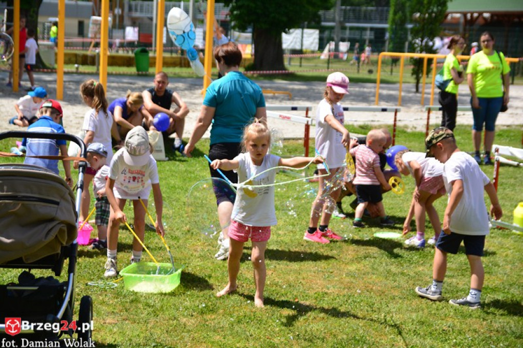 IV Piknik Lekkoatletyczny w Brzegu. Słoneczna niedziela i zabawa dla rodzin [fotorelacja]
