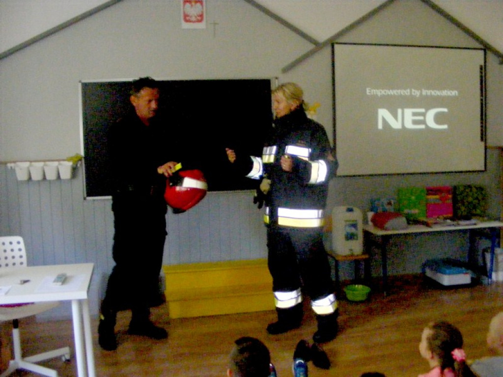 Bezpieczeństwo przede wszystkim - wizyta strażacka w PSP8