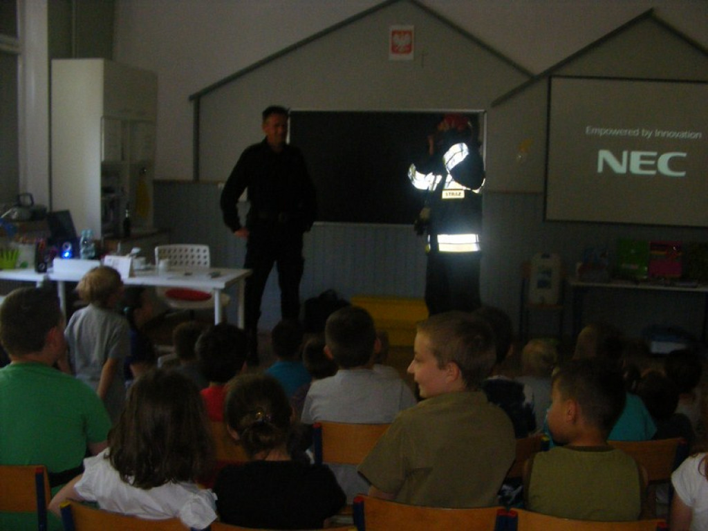 Bezpieczeństwo przede wszystkim - wizyta strażacka w PSP8