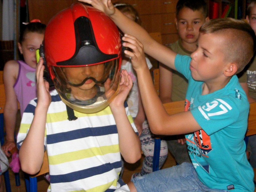 Bezpieczeństwo przede wszystkim - wizyta strażacka w PSP8