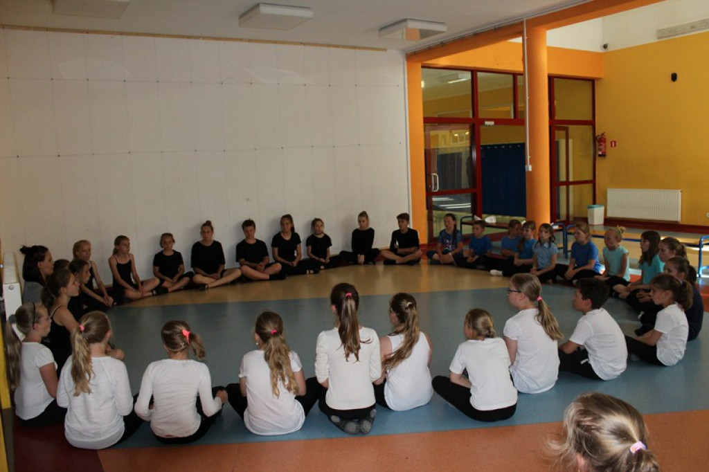 Zabawa w teatr  - o zajęciach teatralnych GBP w Skarbimierzu