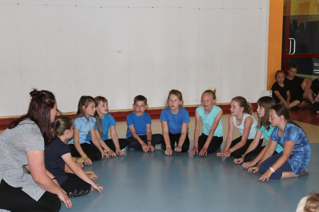 Zabawa w teatr  - o zajęciach teatralnych GBP w Skarbimierzu