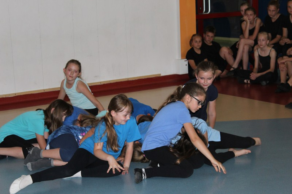 Zabawa w teatr  - o zajęciach teatralnych GBP w Skarbimierzu