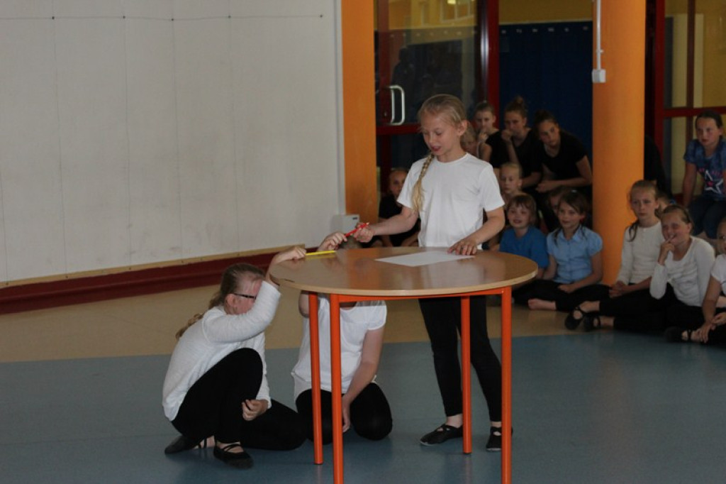 Zabawa w teatr  - o zajęciach teatralnych GBP w Skarbimierzu