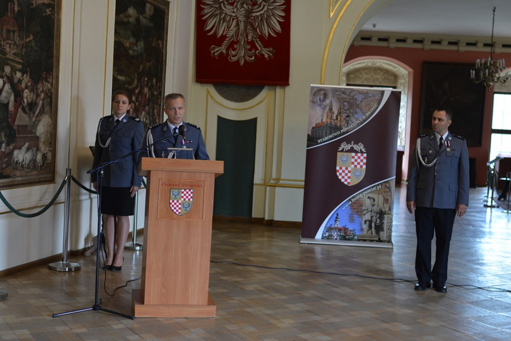 Święto Policji w powiecie brzeskim. 45 funkcjonariuszy awansowało na wyższe stopnie służbowe