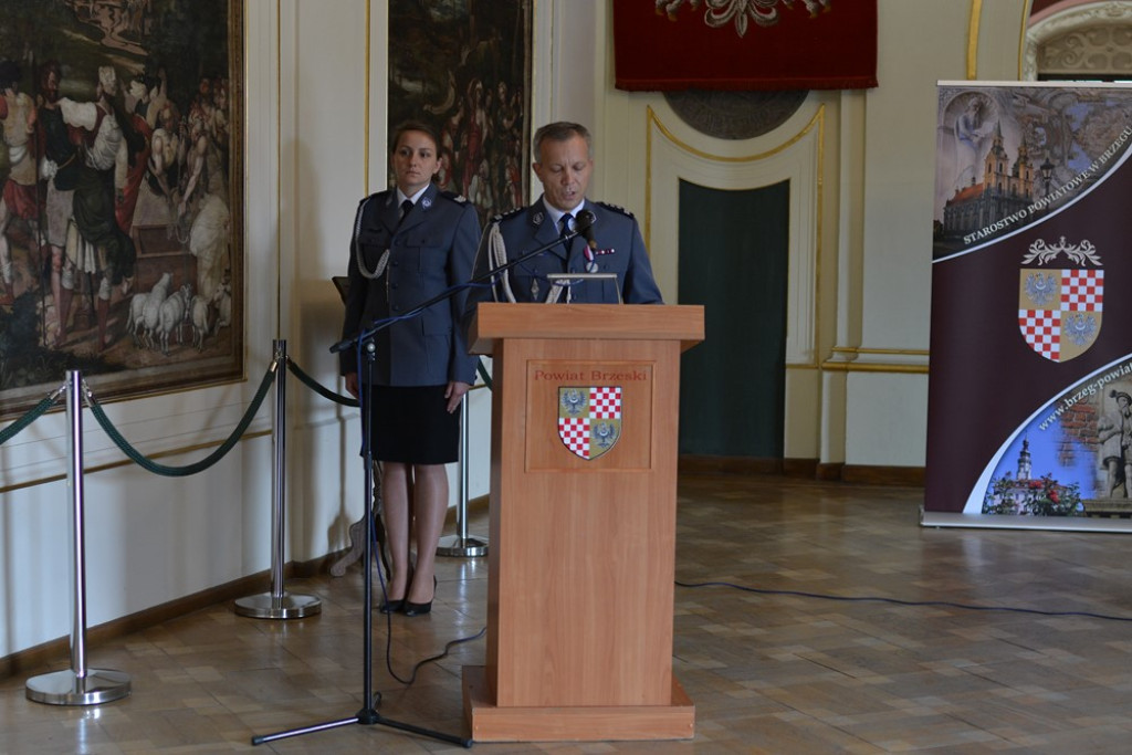 Święto Policji w powiecie brzeskim. 45 funkcjonariuszy awansowało na wyższe stopnie służbowe