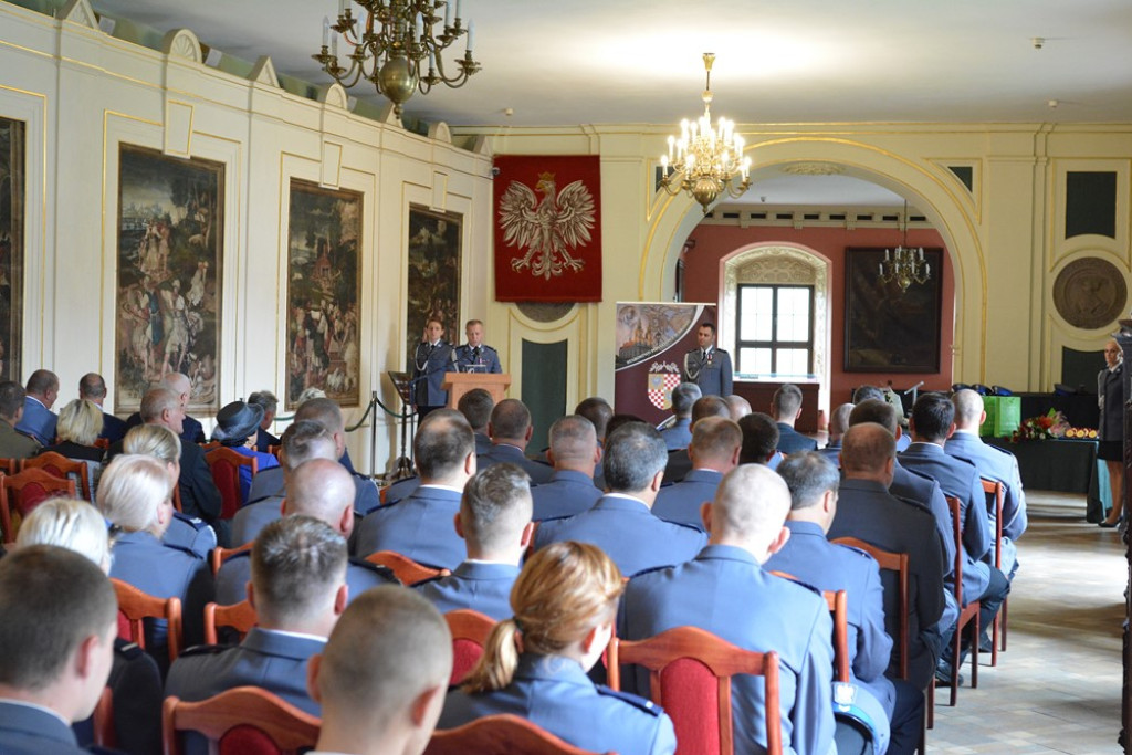 Święto Policji w powiecie brzeskim. 45 funkcjonariuszy awansowało na wyższe stopnie służbowe