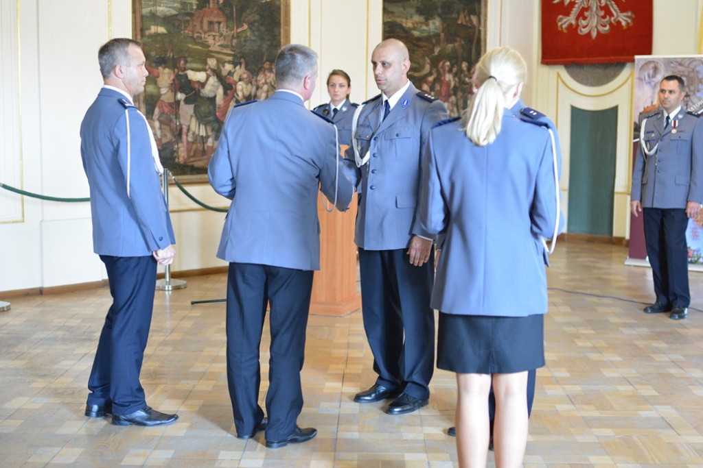 Święto Policji w powiecie brzeskim. 45 funkcjonariuszy awansowało na wyższe stopnie służbowe
