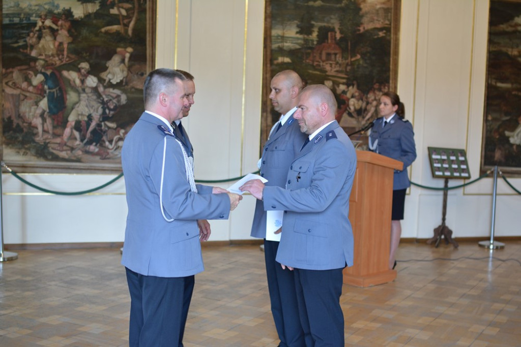 Święto Policji w powiecie brzeskim. 45 funkcjonariuszy awansowało na wyższe stopnie służbowe