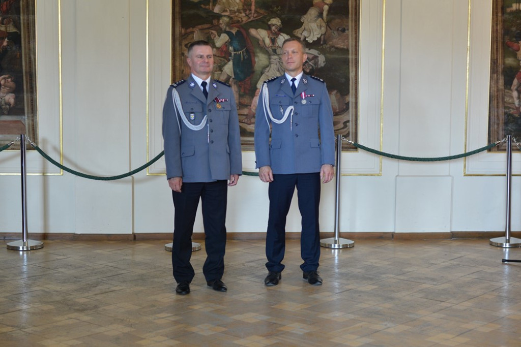 Święto Policji w powiecie brzeskim. 45 funkcjonariuszy awansowało na wyższe stopnie służbowe
