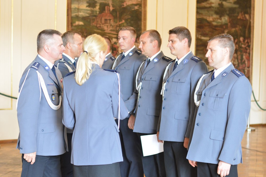 Święto Policji w powiecie brzeskim. 45 funkcjonariuszy awansowało na wyższe stopnie służbowe