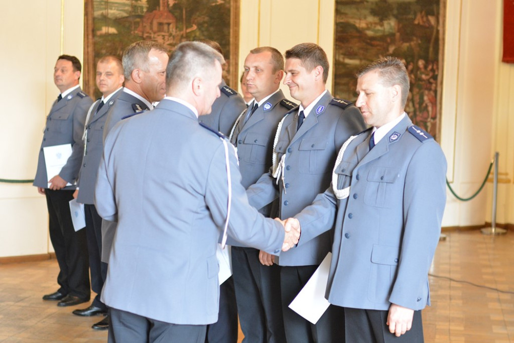 Święto Policji w powiecie brzeskim. 45 funkcjonariuszy awansowało na wyższe stopnie służbowe