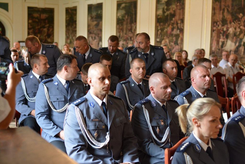 Święto Policji w powiecie brzeskim. 45 funkcjonariuszy awansowało na wyższe stopnie służbowe