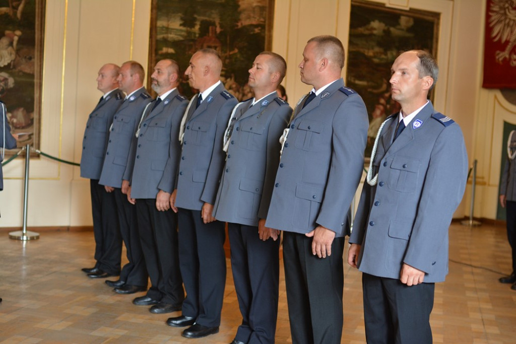 Święto Policji w powiecie brzeskim. 45 funkcjonariuszy awansowało na wyższe stopnie służbowe