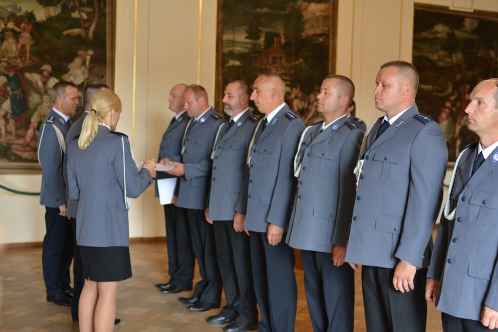 Święto Policji w powiecie brzeskim. 45 funkcjonariuszy awansowało na wyższe stopnie służbowe