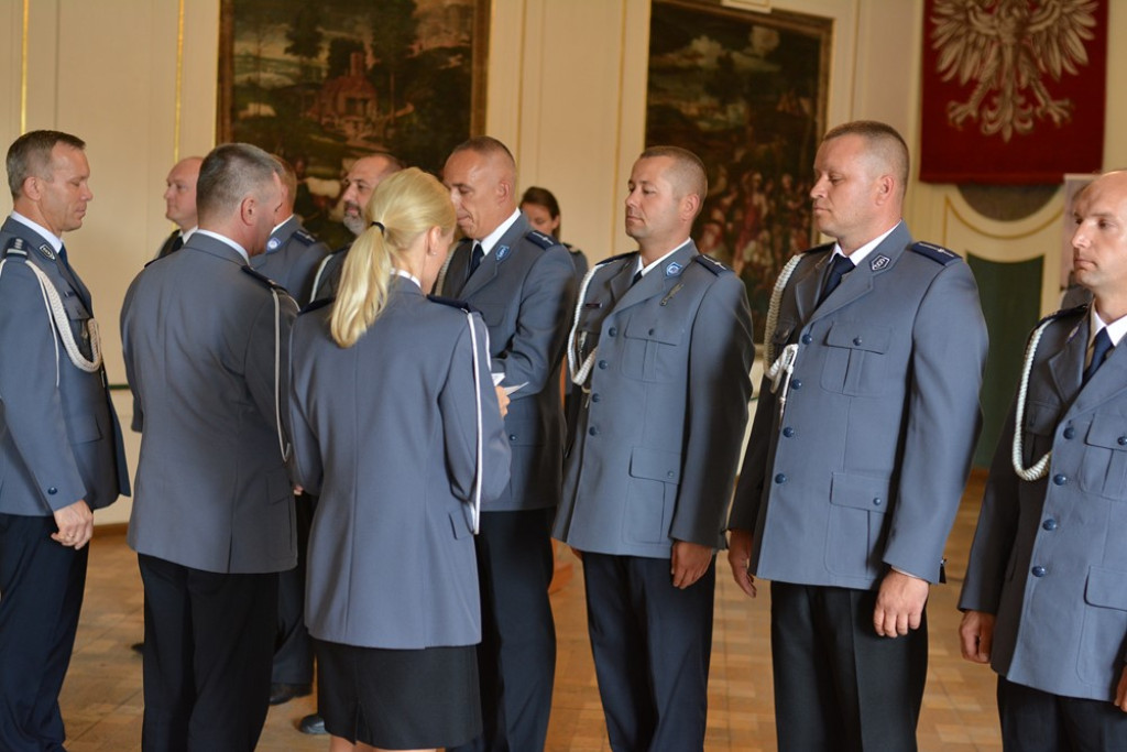 Święto Policji w powiecie brzeskim. 45 funkcjonariuszy awansowało na wyższe stopnie służbowe
