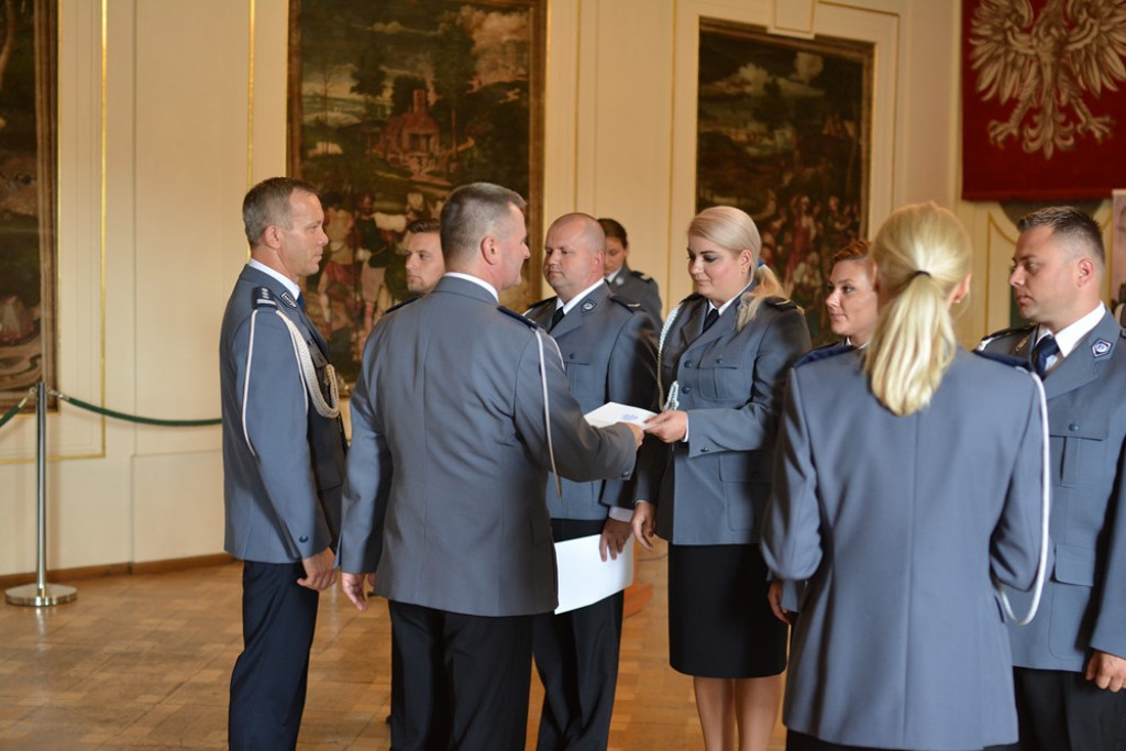 Święto Policji w powiecie brzeskim. 45 funkcjonariuszy awansowało na wyższe stopnie służbowe