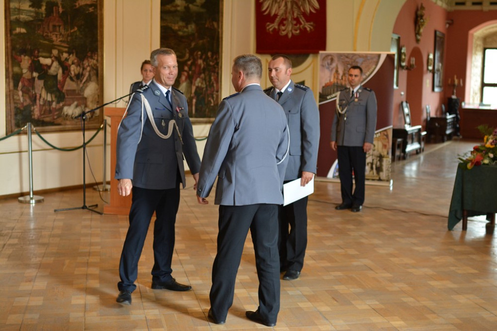 Święto Policji w powiecie brzeskim. 45 funkcjonariuszy awansowało na wyższe stopnie służbowe